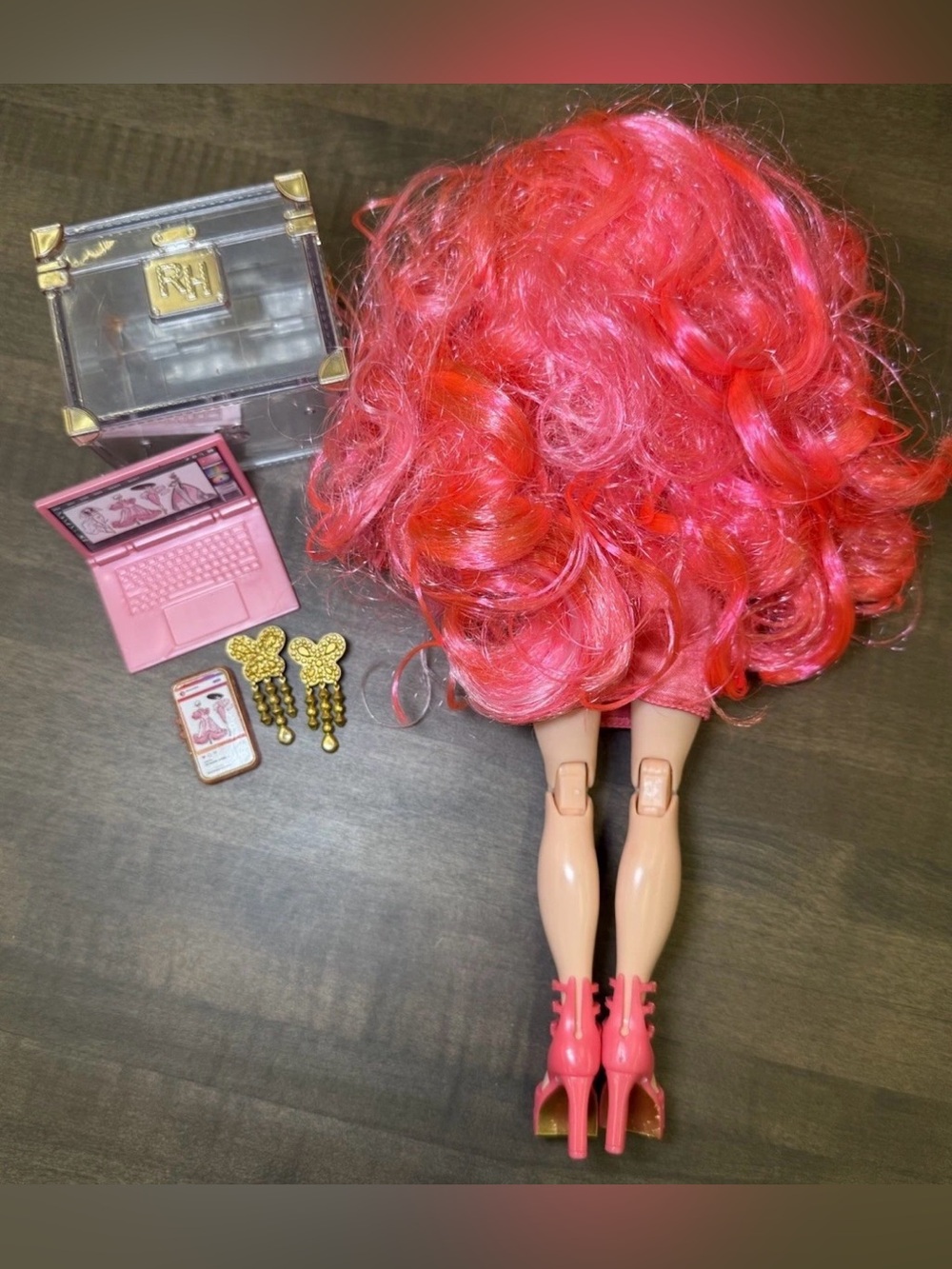 Rainbow High Series 5 Priscilla Perez
Articulated Fashion Doll Pink Accessories - Picture 9 of 10